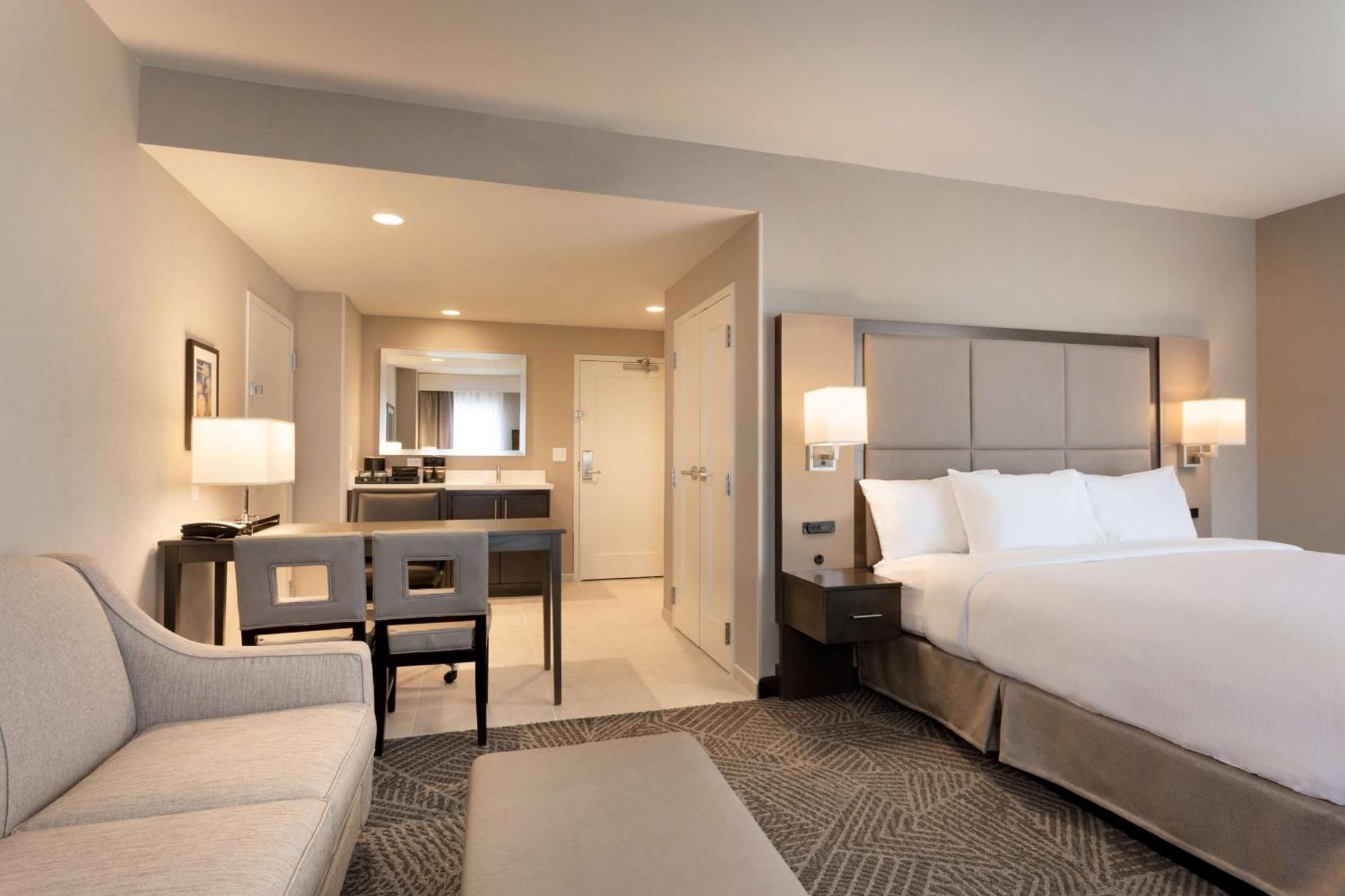 Embassy Suites By Hilton Kansas City Olathe Dış mekan fotoğraf