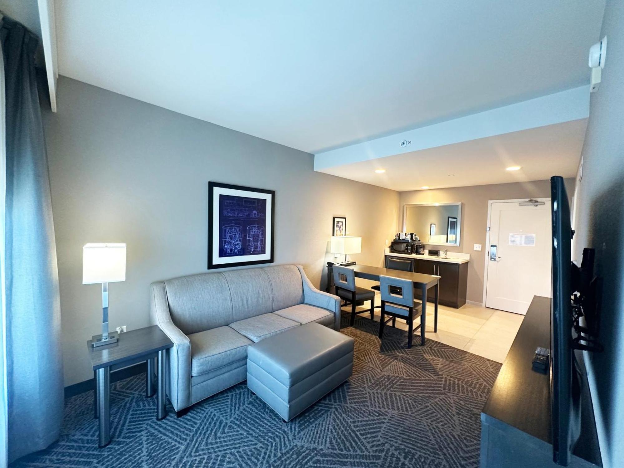 Embassy Suites By Hilton Kansas City Olathe Dış mekan fotoğraf